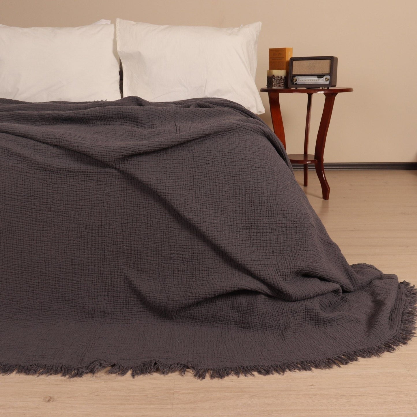 Anthracite Muslin Blankets for Adults 1